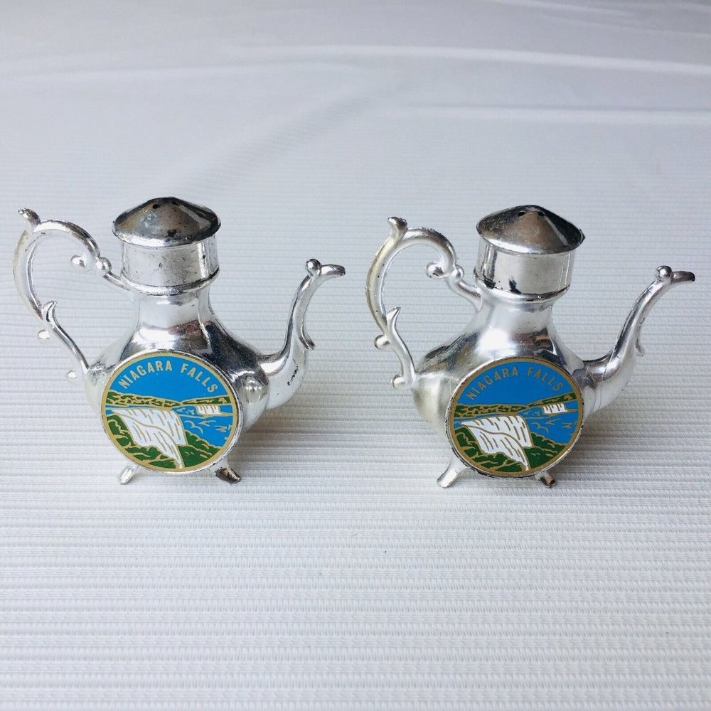 Niagara Falls Mini Teapot Kettle Shape Salt & Pepper Shaker Set Souvenir FLAW
